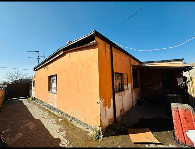 10 BEDROOM HOUSE FOR SALE IN TURFFONTEIN